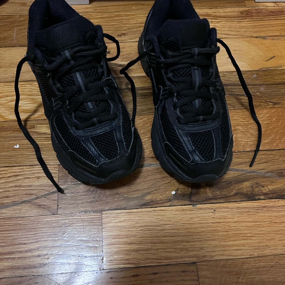 Kids Black Vomero Sneakers